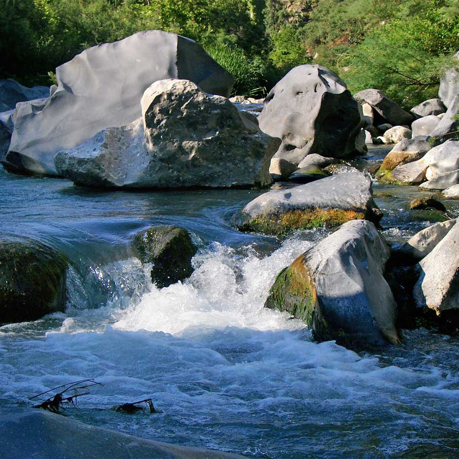 gole alcantara il fiume